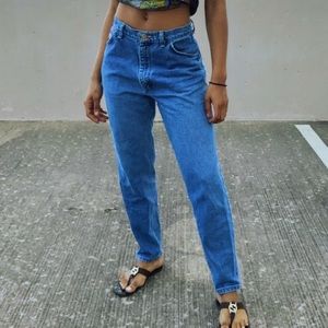 High waisted baggy jeans